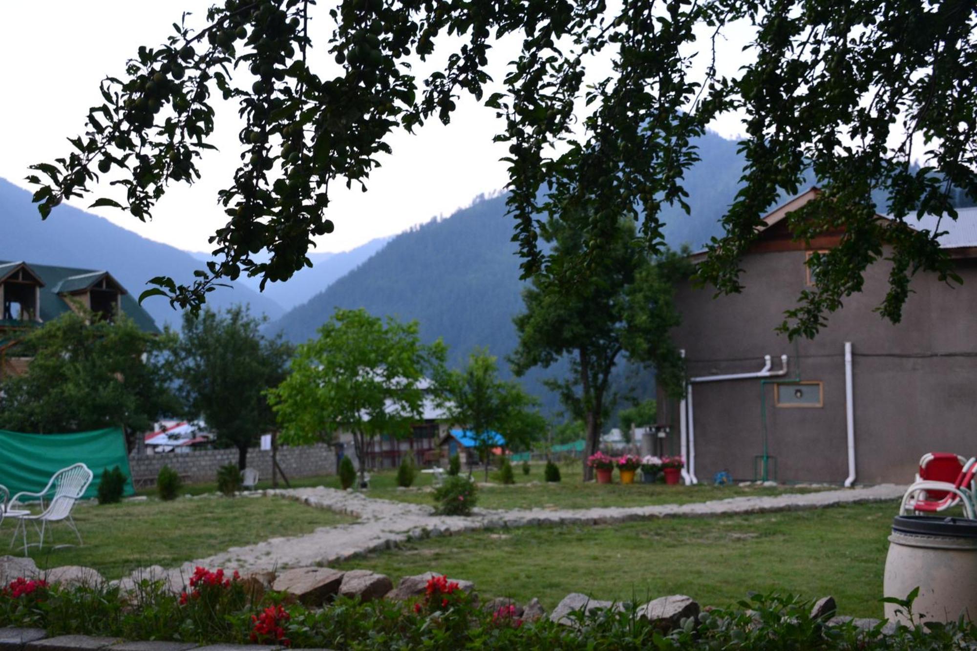 West End Lodges Neelum Exterior foto
