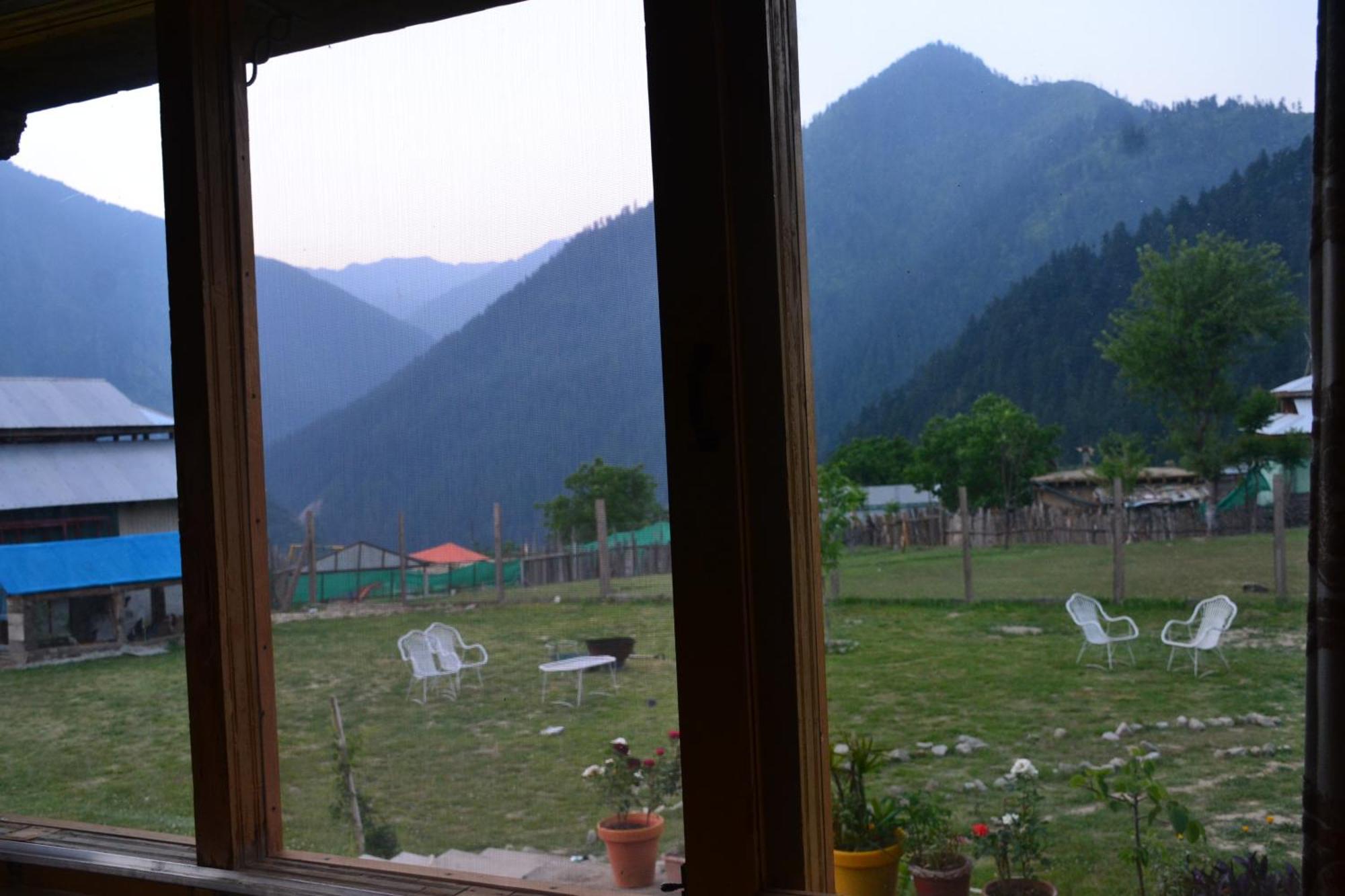 West End Lodges Neelum Exterior foto